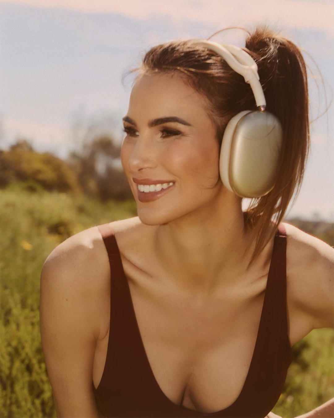 apple airpod-misha skova-fitness